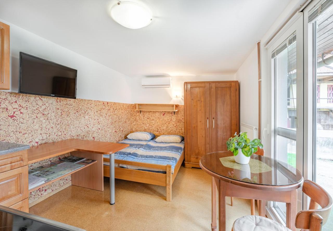 Fortun Estate - Apartmaji Ob Reki Kolpi Metlika Kültér fotó