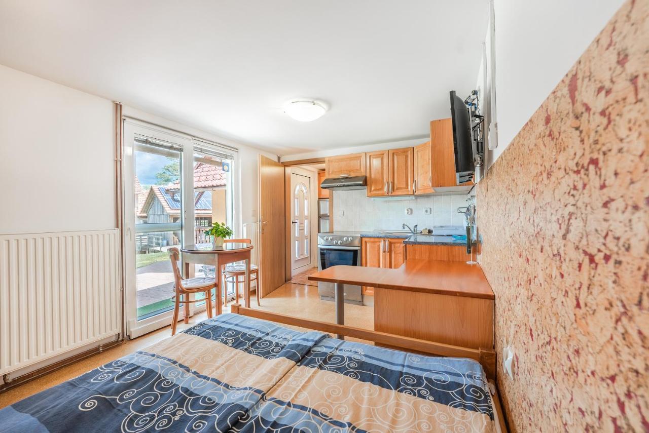 Fortun Estate - Apartmaji Ob Reki Kolpi Metlika Kültér fotó