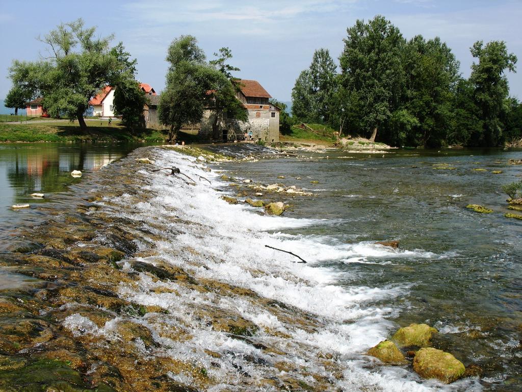 Fortun Estate - Apartmaji Ob Reki Kolpi Metlika Szoba fotó